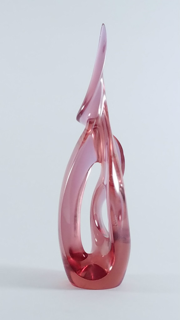 Captiva, in rose tone, reveals soft, reaching curves and alluring negative space from all sides..